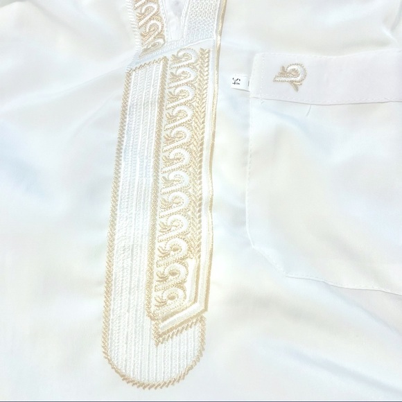 Mens Thob Abaya with Hood and Pocket White/Cream Embroidered Neck - Picture 4 of 8